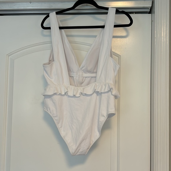 NWT Jessica Simpson White V-Neck Ruffle-Waist Textured 1 Piece Swimsuit XL - Picture 6 of 7